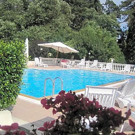 Hotell Gioia Garden 4*